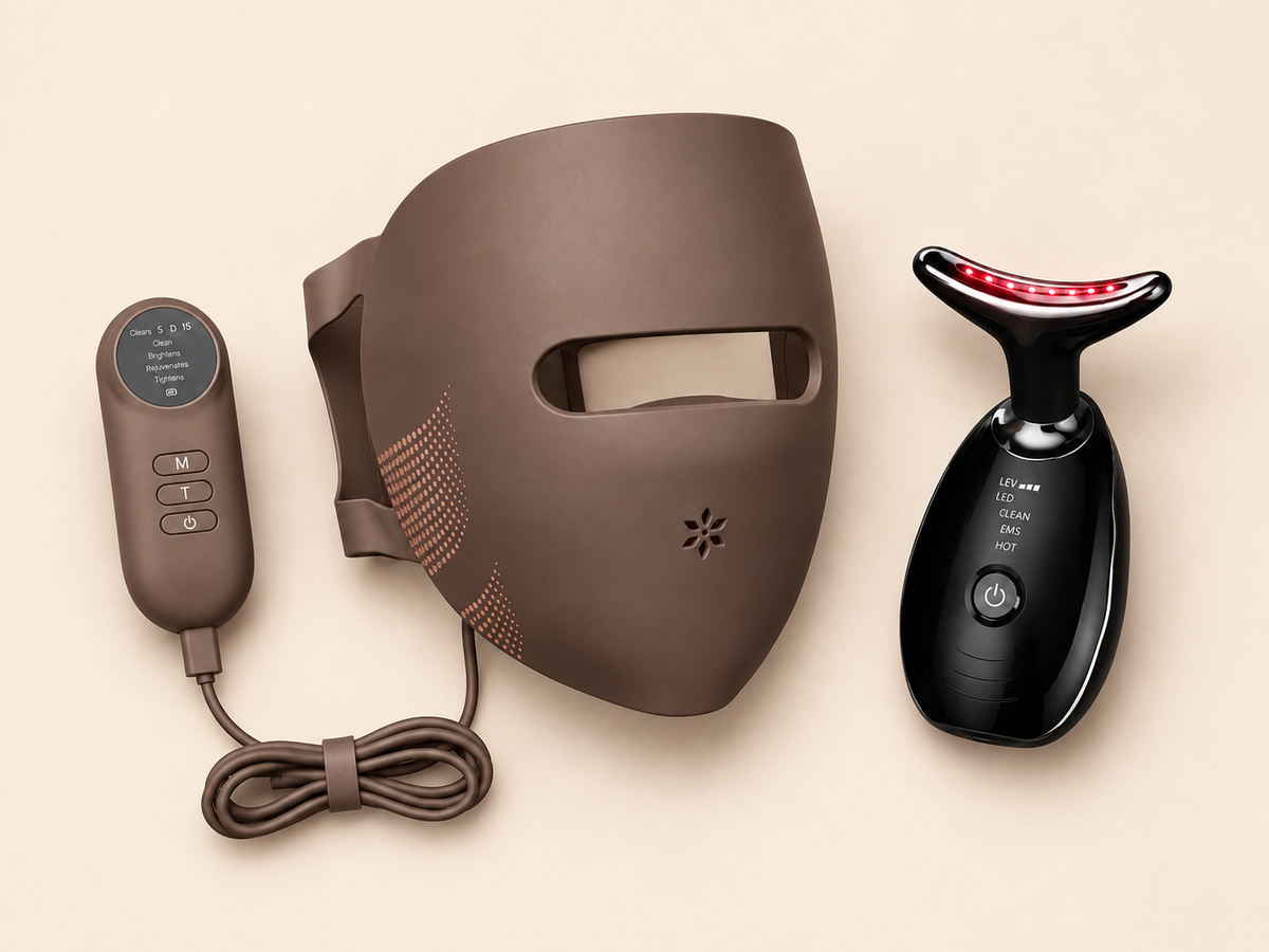 What's included in the Lumovex Complete Face Kit — mask, controller, cable and wand
